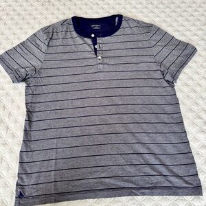UNTUCKit Ricky Short Sleeve Henley T-Shirt Navy and White Striped Size Large
